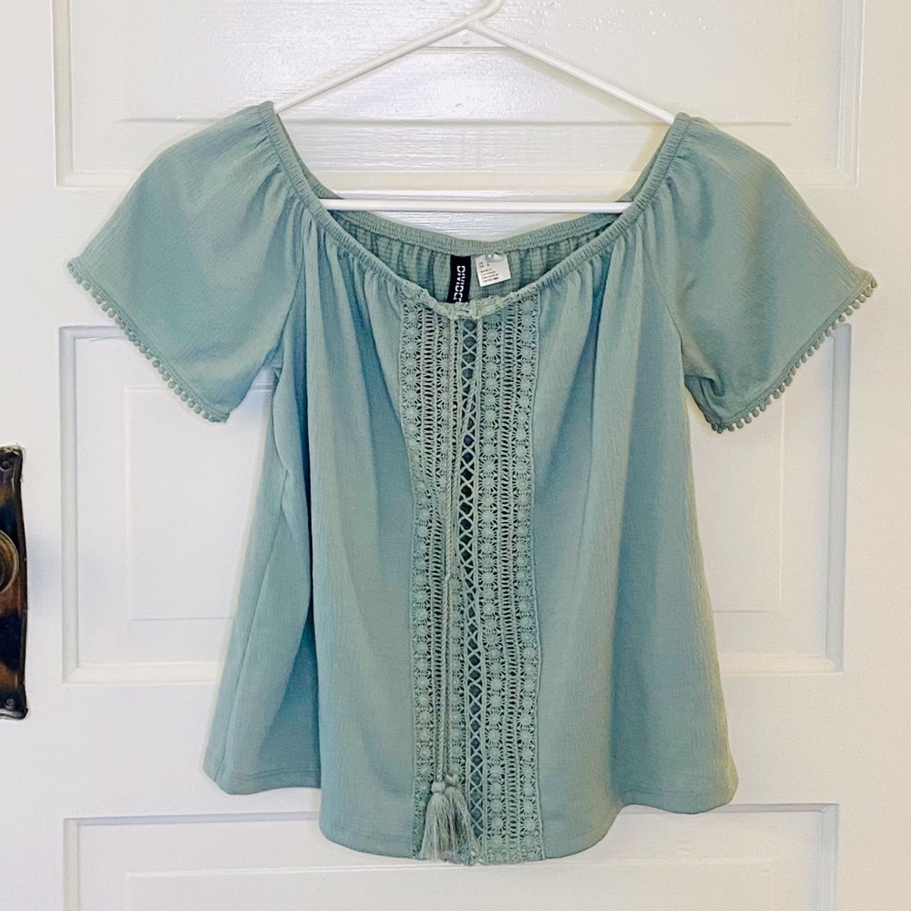 H&M light green top